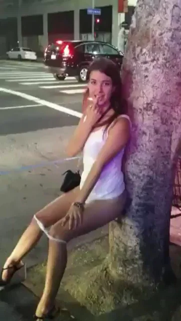 Oopsie, in between bars