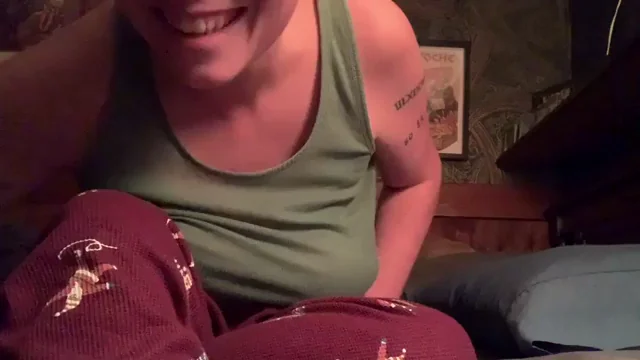 Curvy Babe's Epic Titty Drop 🍈🍈, Ass Smack 👋 & Pussy Spread 😻 – GWC Tease!