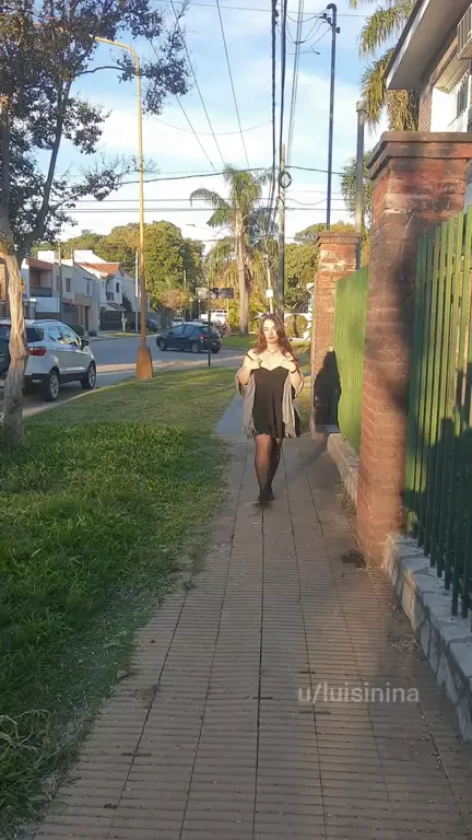 Braless Babe Teasing Tits in Public Stroll
