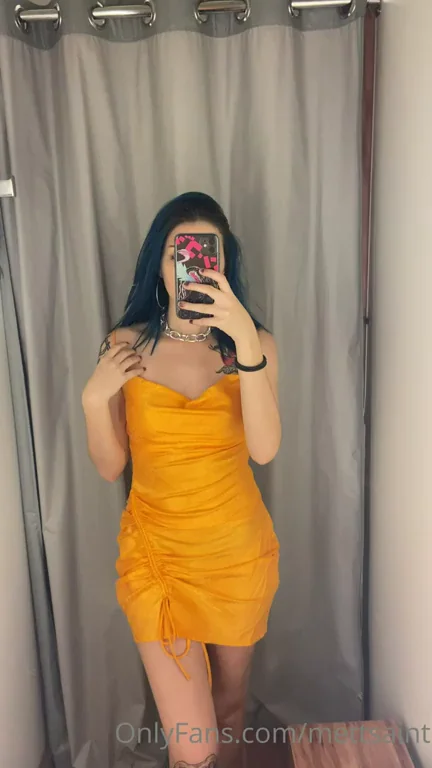 [f] Do you want to fuck me in this store fitting room?