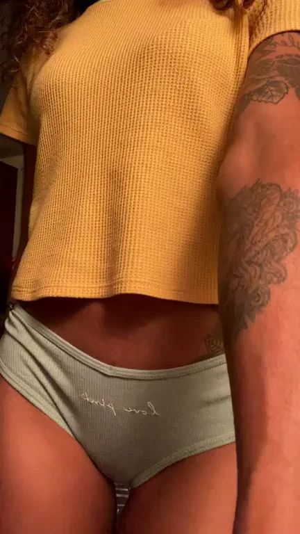 I love spreading my cheeks for you guys