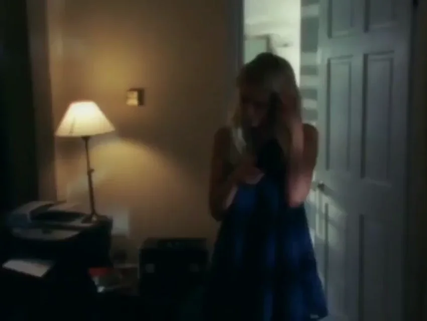Jenna Jameson using tip of the comb as a dildo (2002)