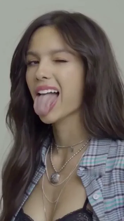 Olivia Rodrigo Sticking Out Her Slutty Tongue 😛💦 Begging for Cum! 🥵
