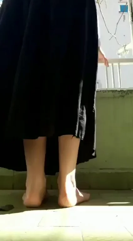Hijabi Slut Bends Over Balcony & Spreads Her Tight Asshole 😈🍑