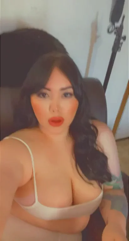 Thick Latina Babe Teases Her Massive Tits 💦🍈🍈