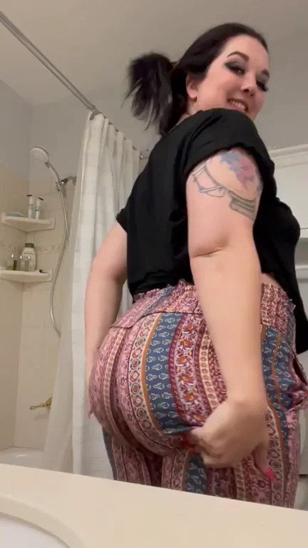 Don’t you just want to motorboat my ass cheeks? If I could, I would ?