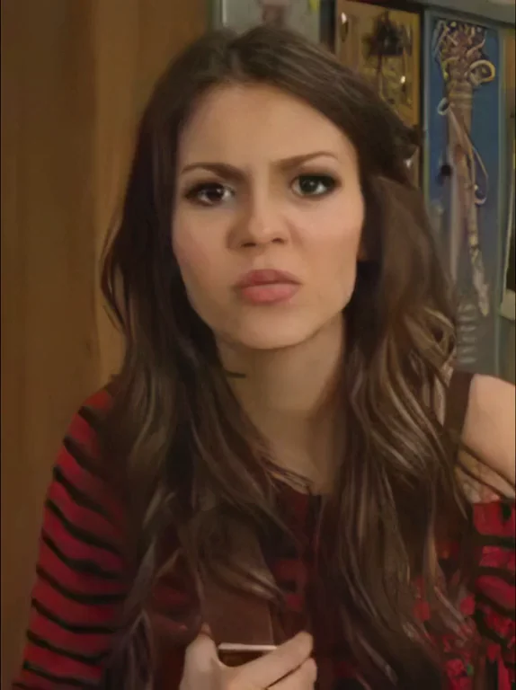 Victoria Justice younger - gets plot in the face on The Slap