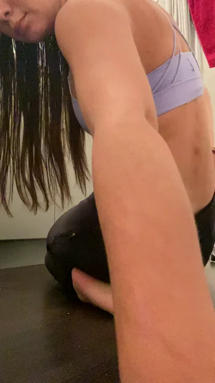 Latina Yoga Slut's Juicy Ass Tease: Eat This?