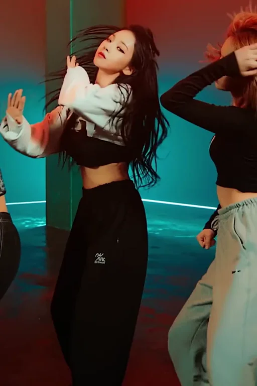 aespa Karina's Slutty Dance Tease in Tight Crop Top