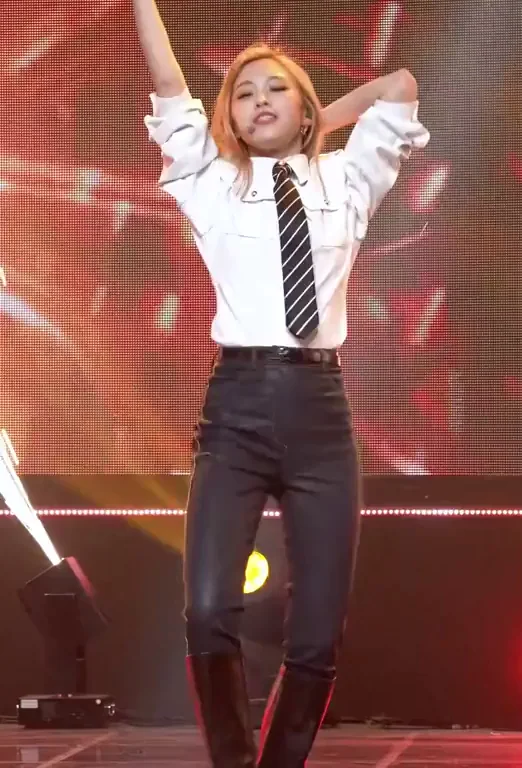 🔥 ITZY Ryujin Schoolgirl Tease in Shiny Leather Pants 💦