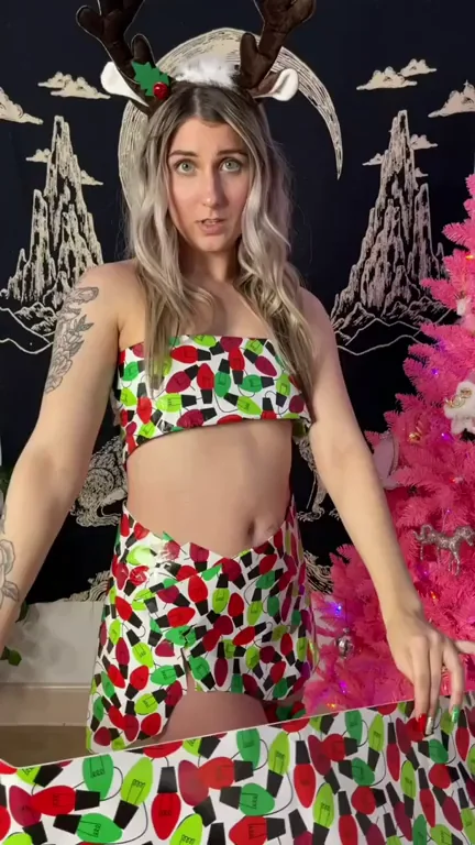 🎄 Did I Get Ya the Perfect Xmas Treat? 🍑🔥