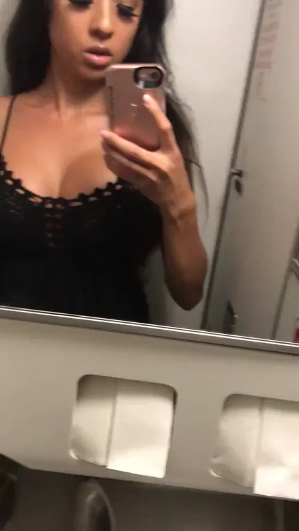 GORGEOUS BITCH???????