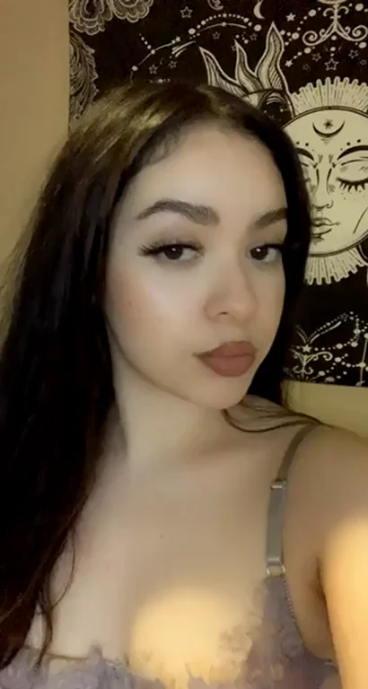 🔥 Latina Teen's Lingerie Tease View 😈