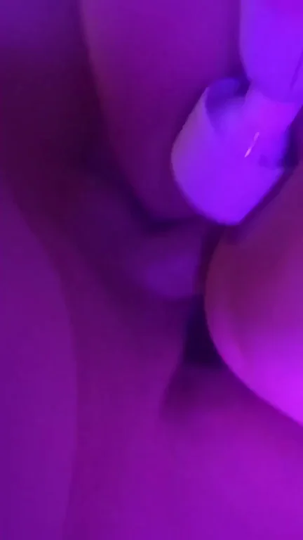 Girlfriend just loves to get anal cream