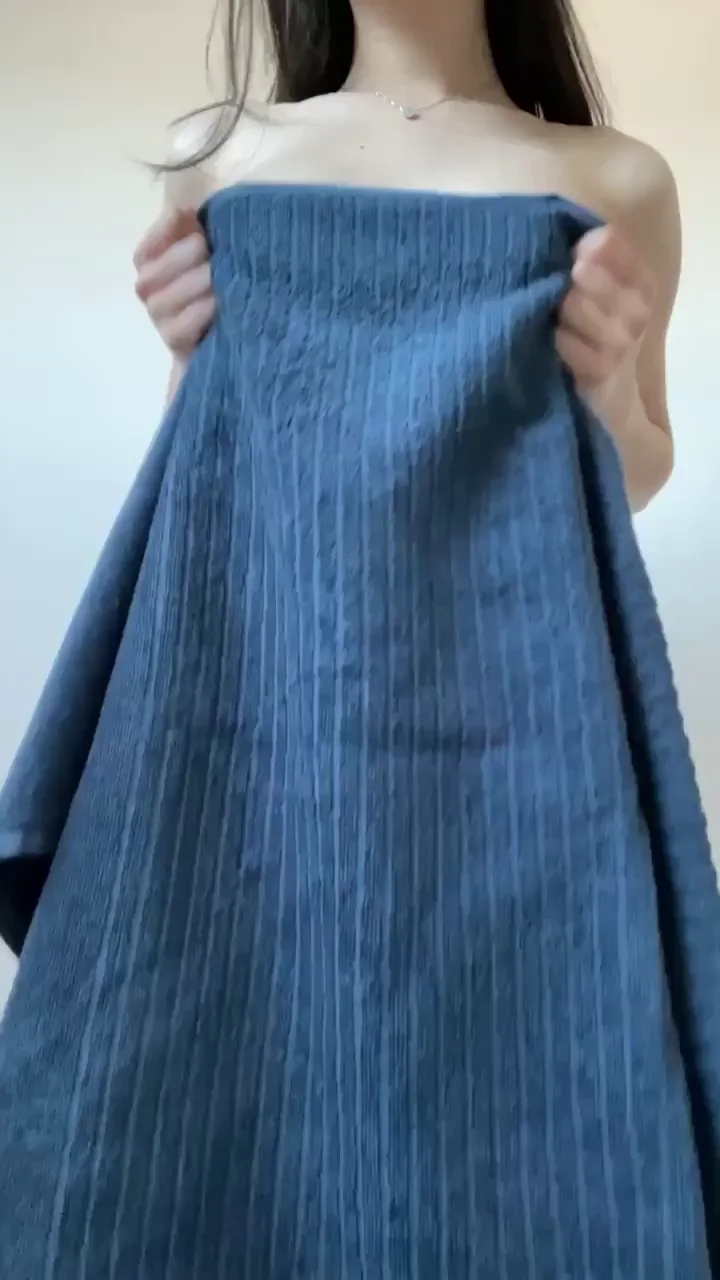 Soft Petite Curves Peekin' Out 😍💦