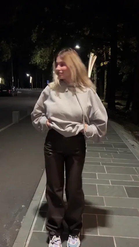 🔥 MILF's Epic Public Boob Flash & Cum Blast View 😈