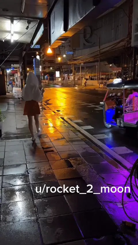 Dared to flash taxi driver