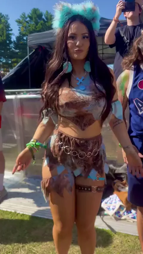 Flashing my tits day one of lost lands 😈ðŸ¦•