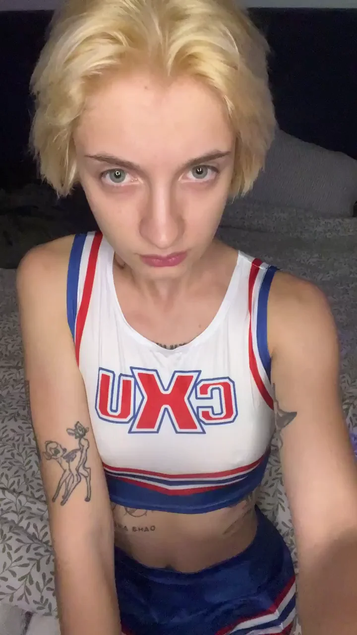 Me a art girl loves her small tits