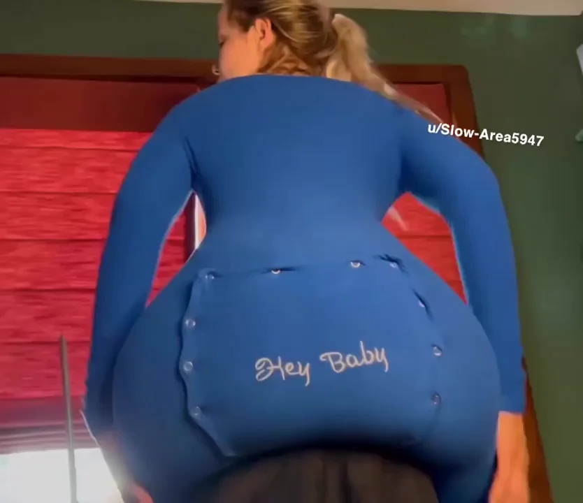 Built for Easy Fuck Access 😈🍑