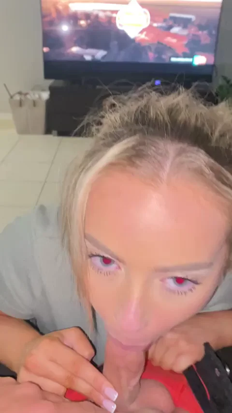 Sucking off my tinder date (19f)