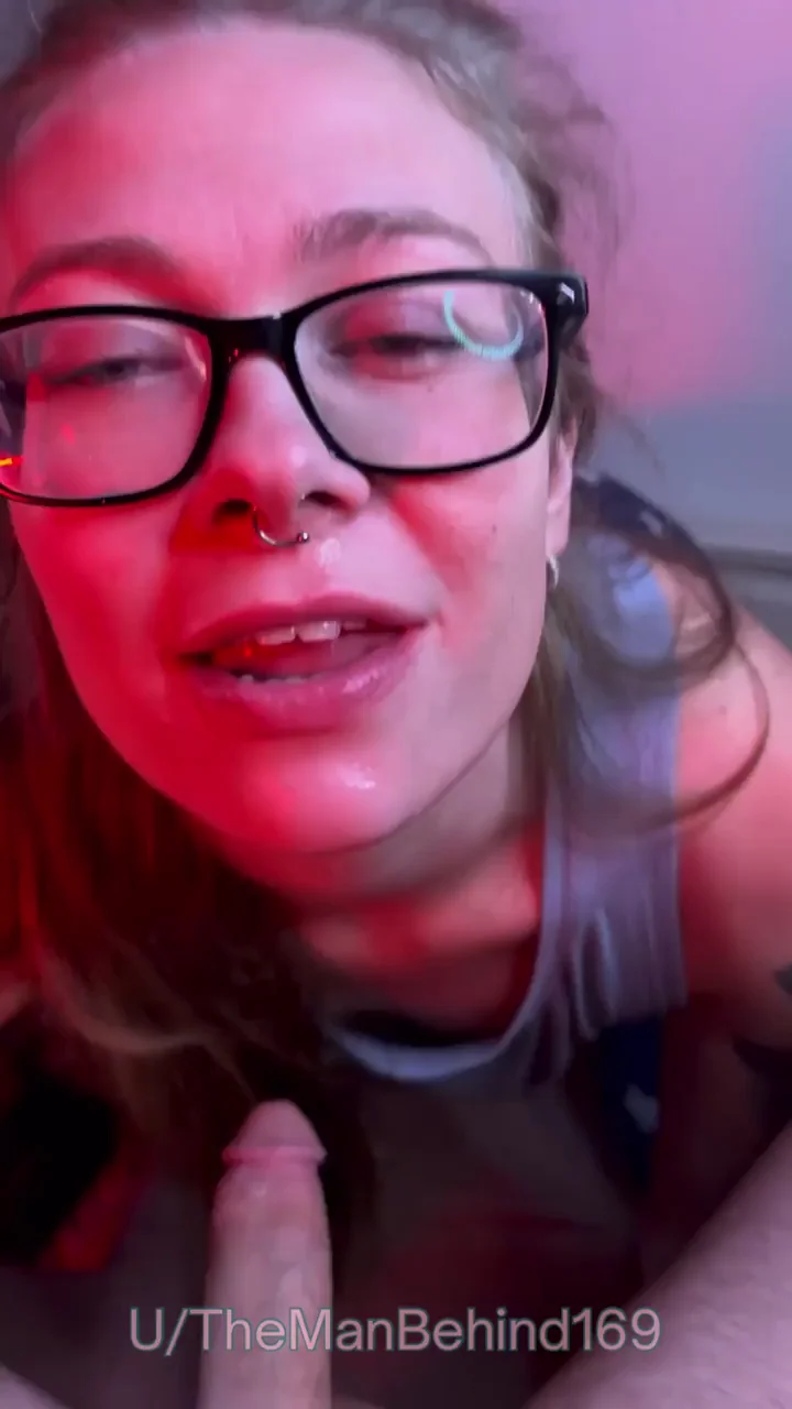 Cum play nakes her so happy