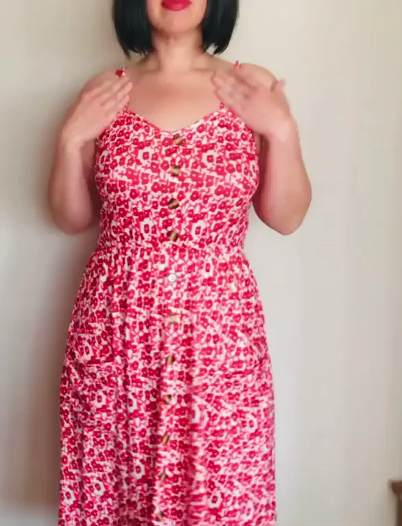 All you need is 1 minute apparently. Well this Gif cut off after a minute, haha. I reckon it still does the job. Enjoy this 60 second summer dress (with pockets!!!) strip tease. Enjoy your Friday everyone x