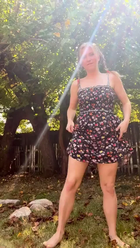 😏 Is My Naughty Smile Making You Cum? 🌳💦