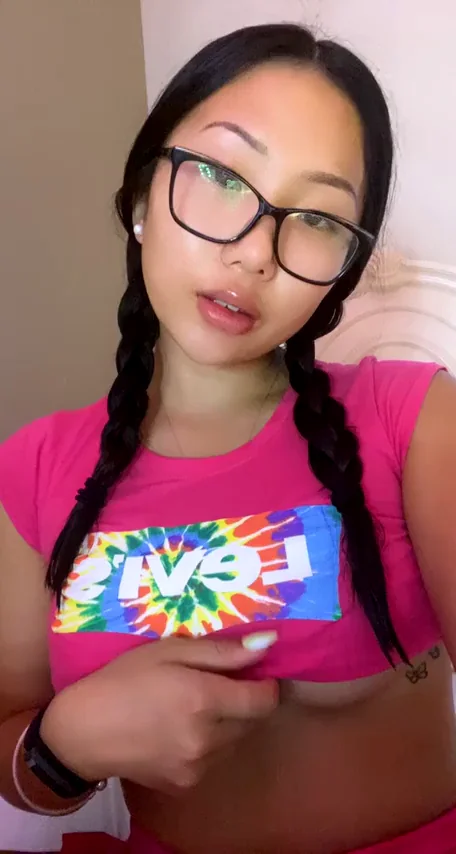 Study Break Slut: Nerdy Asian Babe Craves Cock-Sucking Between Sessions