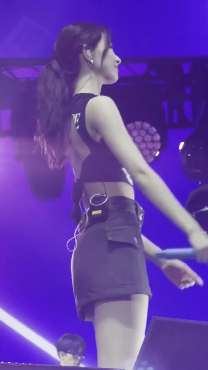 TWICE - Tzuyu feat. Mina