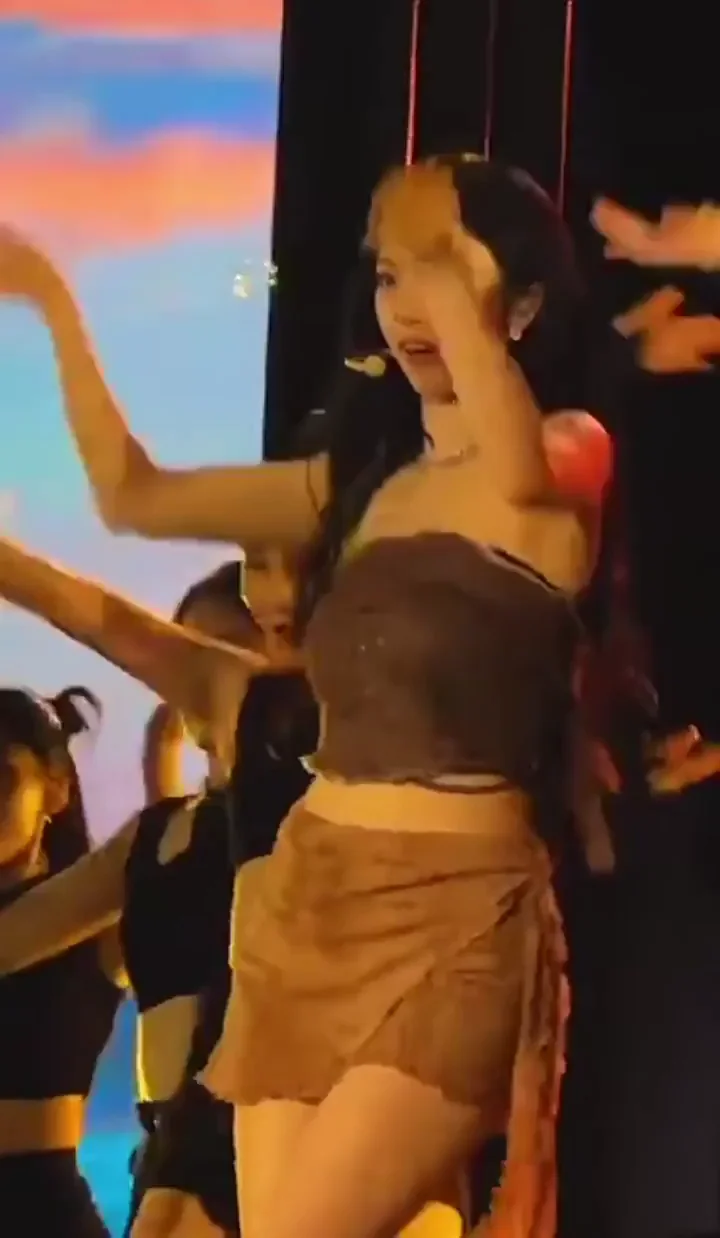 🔥 Karina from Aespa Shaking That Juicy Ass on Stage 💦