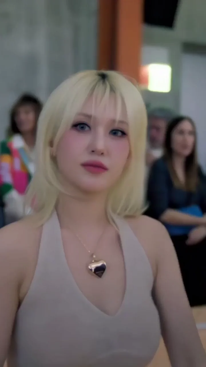 Jeon Somi Blonde Bombshell Tease 😍💦