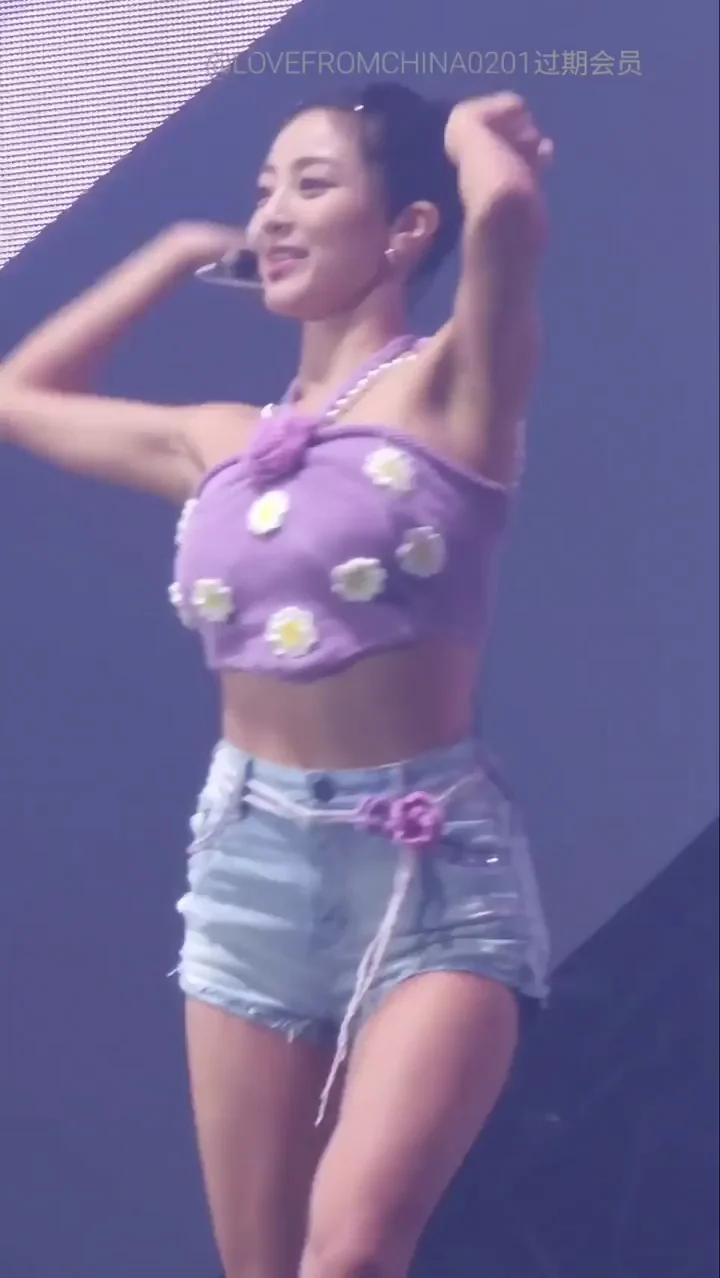Jihyo's Juicy Tits Bounce in Tiny Shorts 😍💦 #TWICEFap