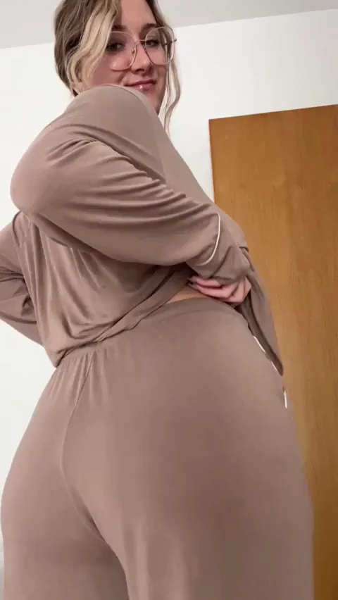 If I did this in front of you, would you eat my enormous ass?