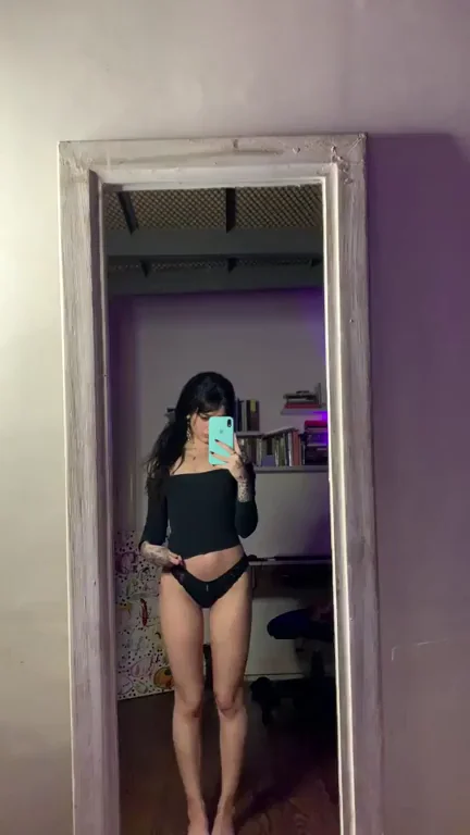 i’m 5’1, would you smash me?