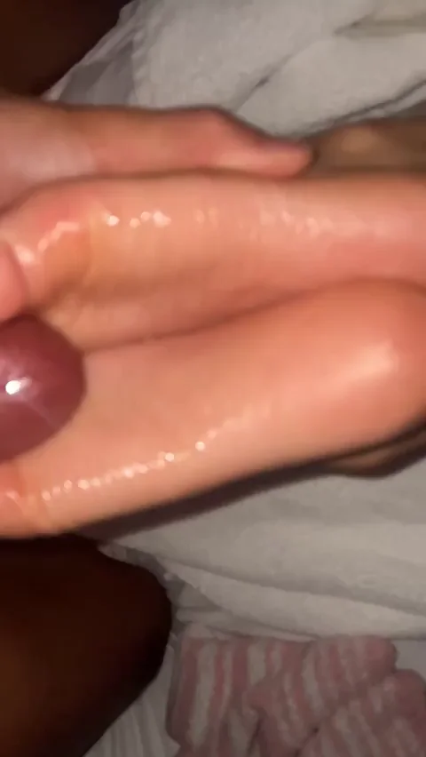 Feet for a cumbucket