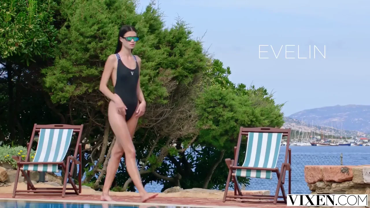 Evelin Elle's Poolside Lap Fuck Fest 💦👙🔥