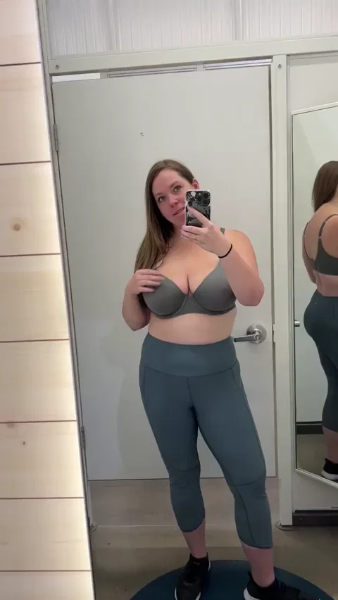 Surrounded by Mirrors, Teasing My Juicy Tits & Clit in the Changing Room 😈🍑