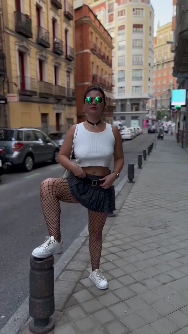 Braless MILF Thot Flashes Juicy Tits in Public 🔥🍈🍈