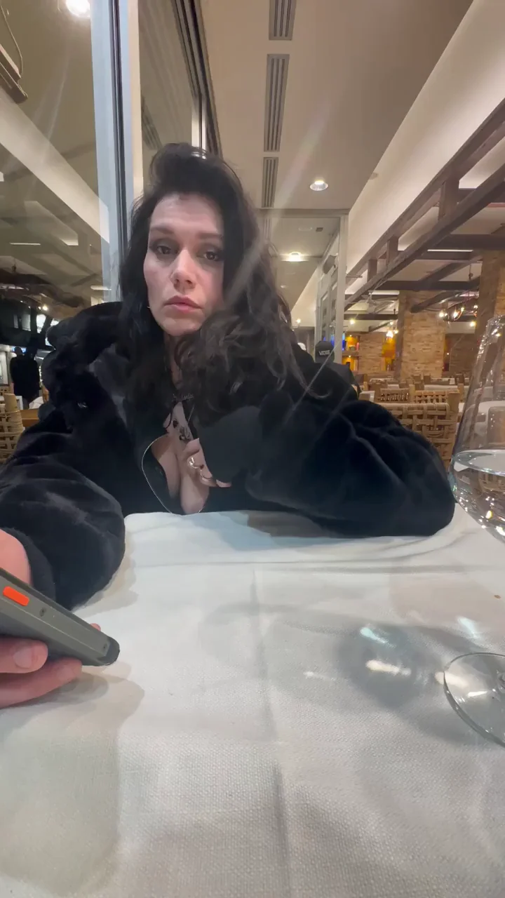 I love flashing my boobs