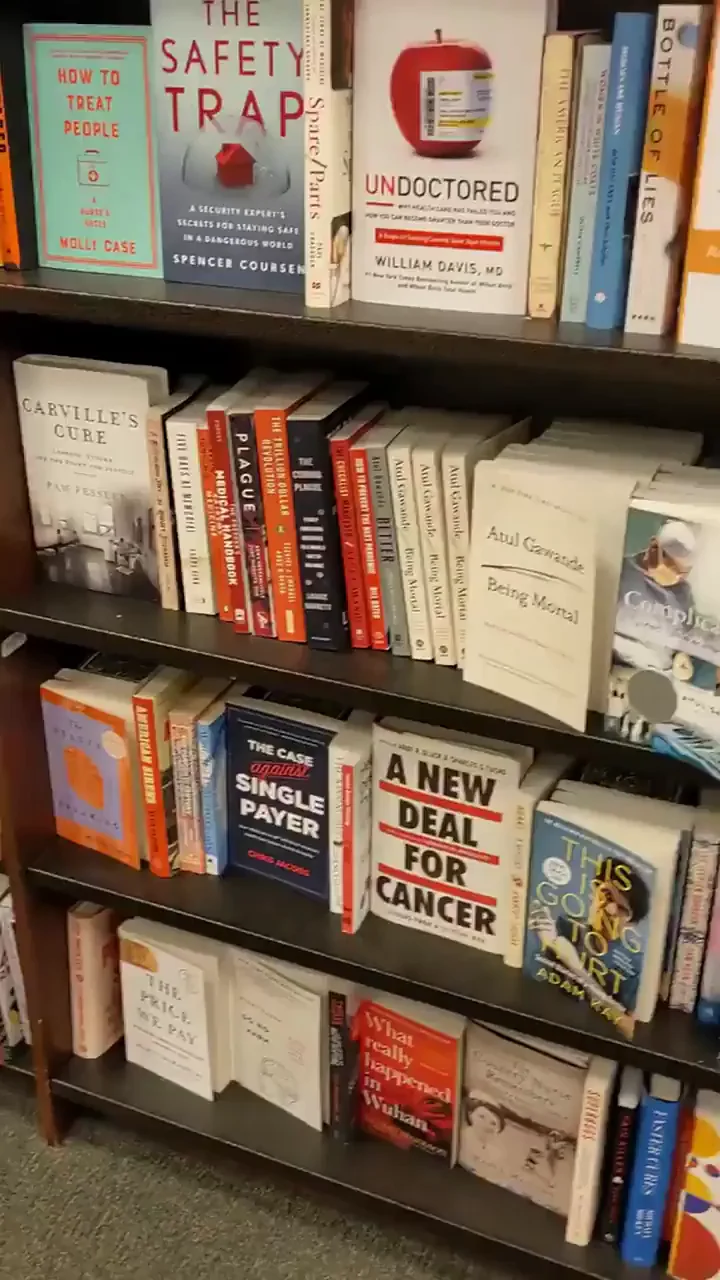 📚 Busty Slut Flashes Tits in Library Stacks 🥵