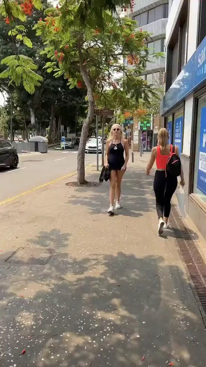 Pros and Cons of Flashing in Public