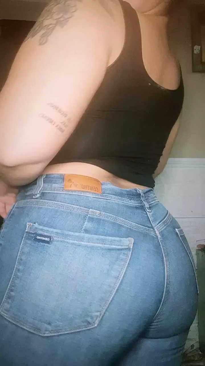 Jeans to make them look big 😁
