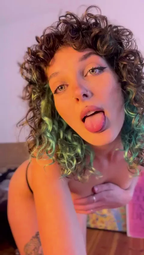 you see more than just my tiny tits :)