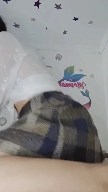 Weekend Horny Teen Slut Teases Her Wet Pussy 😈💦