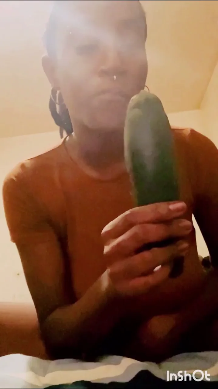 Ebony Slut Fucks Her Juicy Pussy with Thick Cucumber 🍆💦
