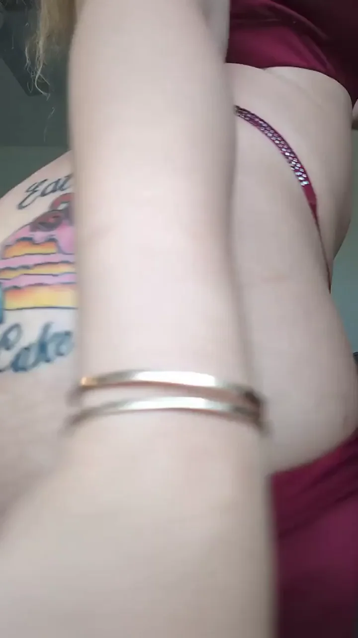 Thick Ass Twerk Tease: Who's Cracking First?