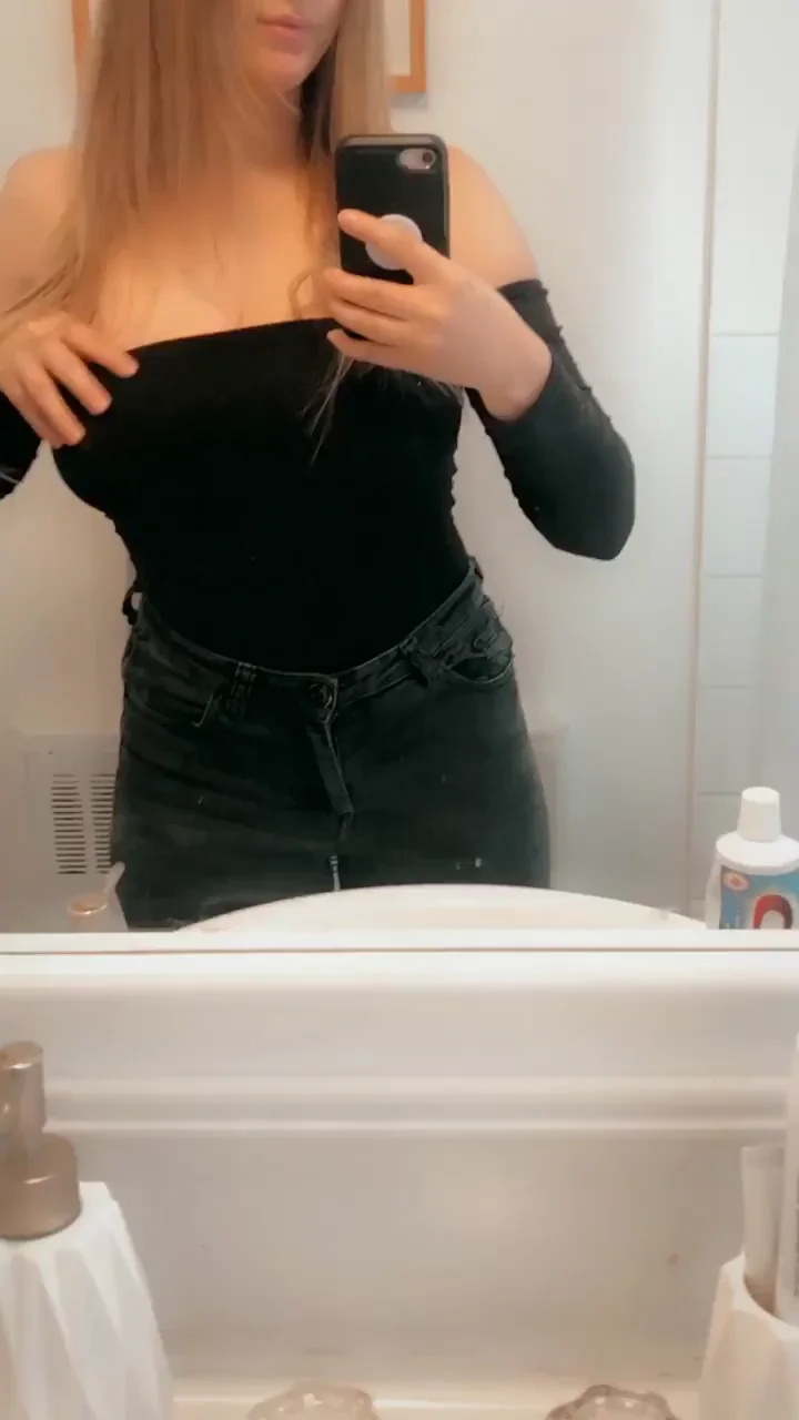 Alot of people stared at me tonight, but only you get to see 😁˜[Reveal]