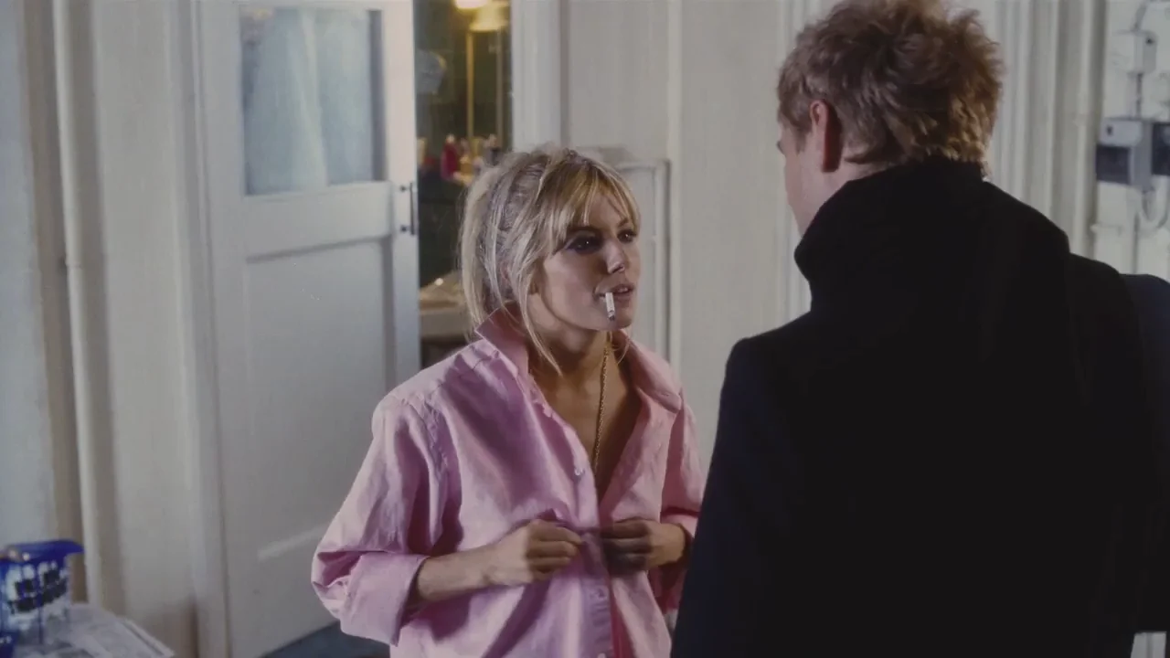 Sienna Miller's Perky Tits & Juicy Ass Tease in Alfie 🍑💦 (HD Slow-Mo)