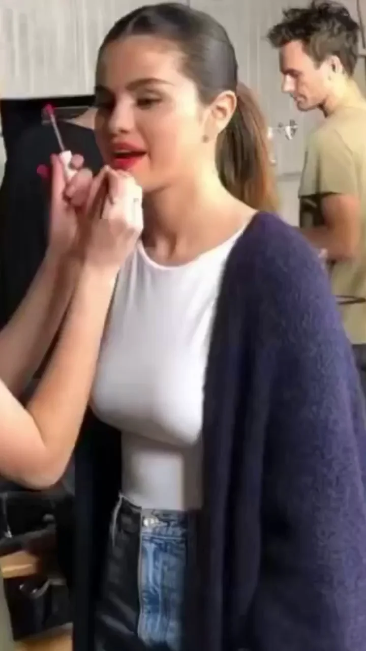 Selena Gomez's Juicy Tits Tease in Tight White Top 😍🍒